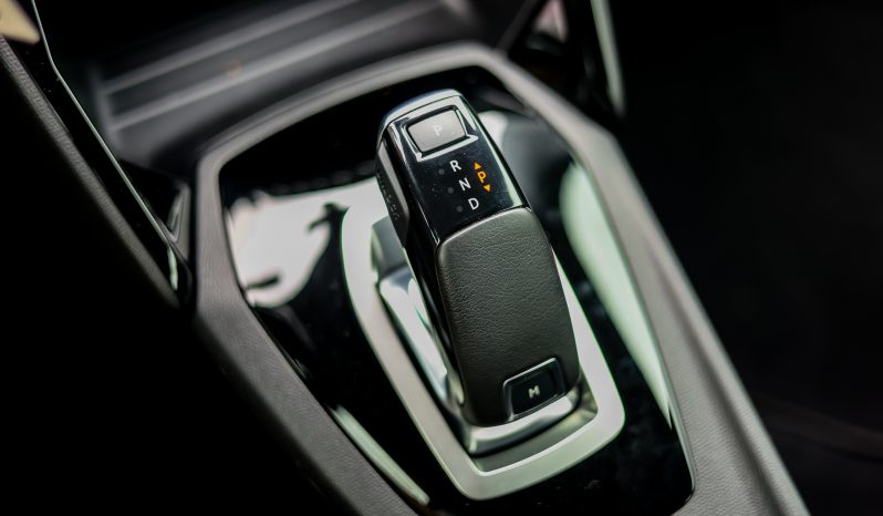 Peugeot 2008 Active EAT8 1.2 130hp full