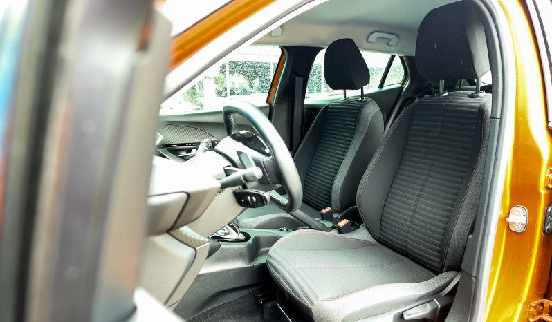 Peugeot 2008 Active EAT8 1.2 130hp full