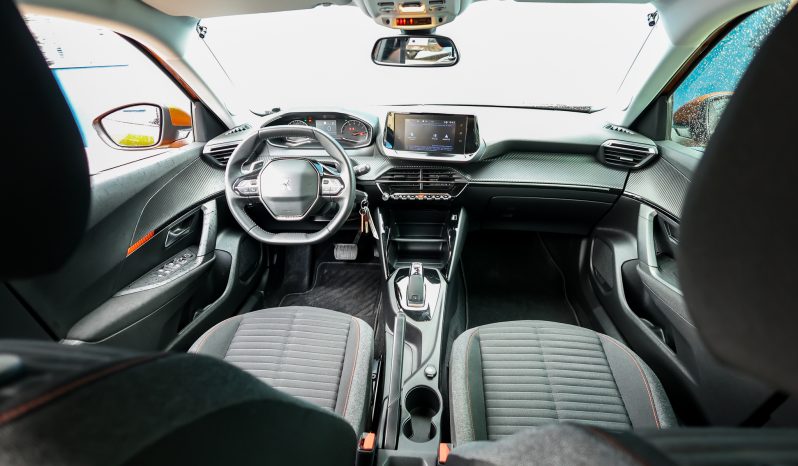 Peugeot 2008 Active EAT8 1.2 130hp full